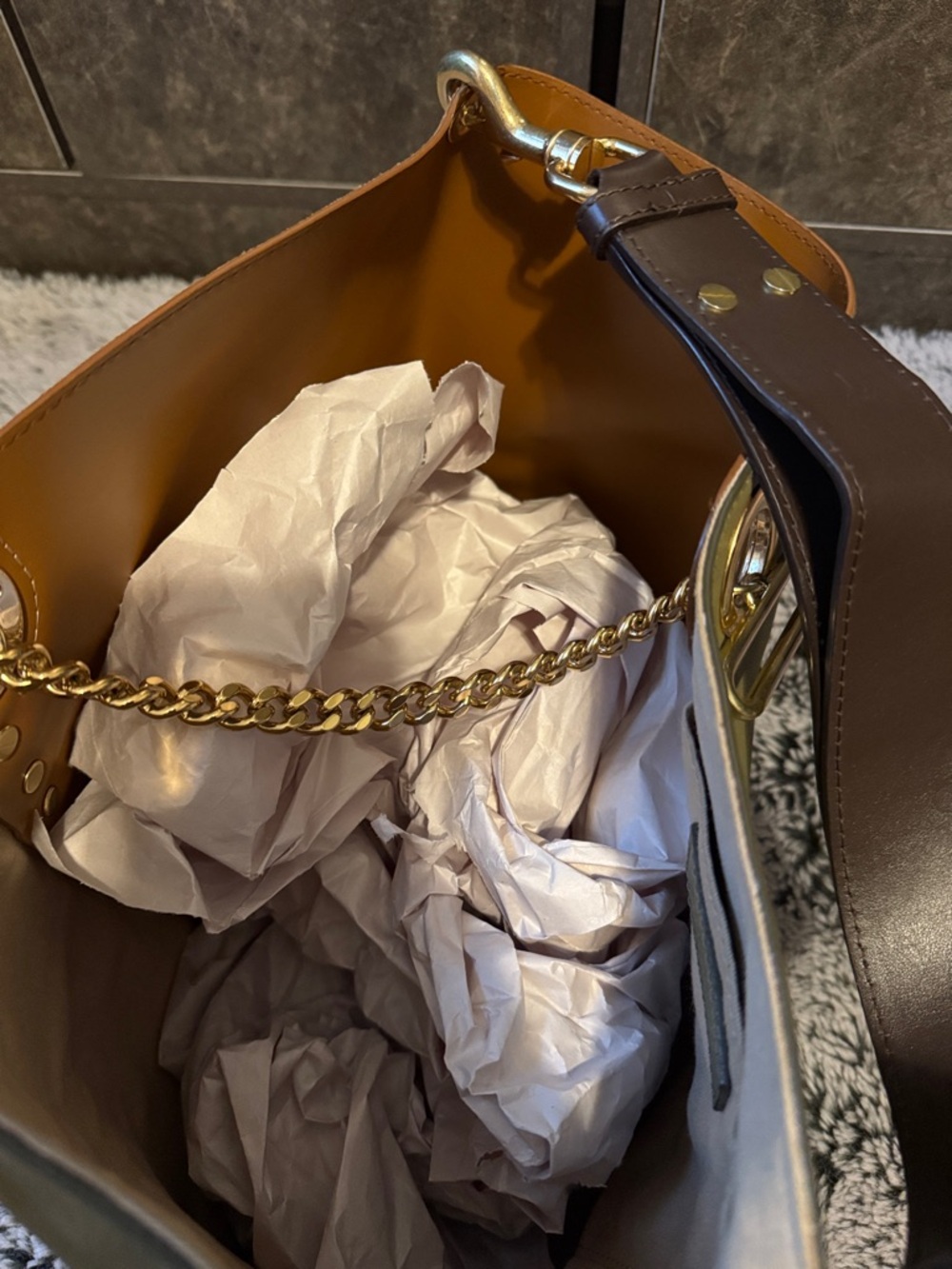 See By Chloe Two-Tone Olive & Tan Leather Shoulder Bag with Gold Hardware - Picture 4 of 14